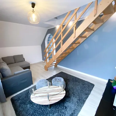 アパート U Beni ティリチ