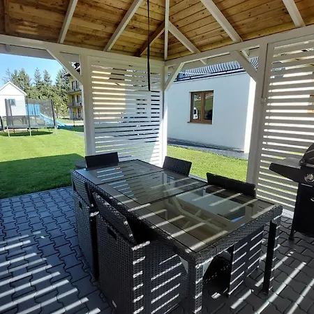 アパート U Beni ティリチ